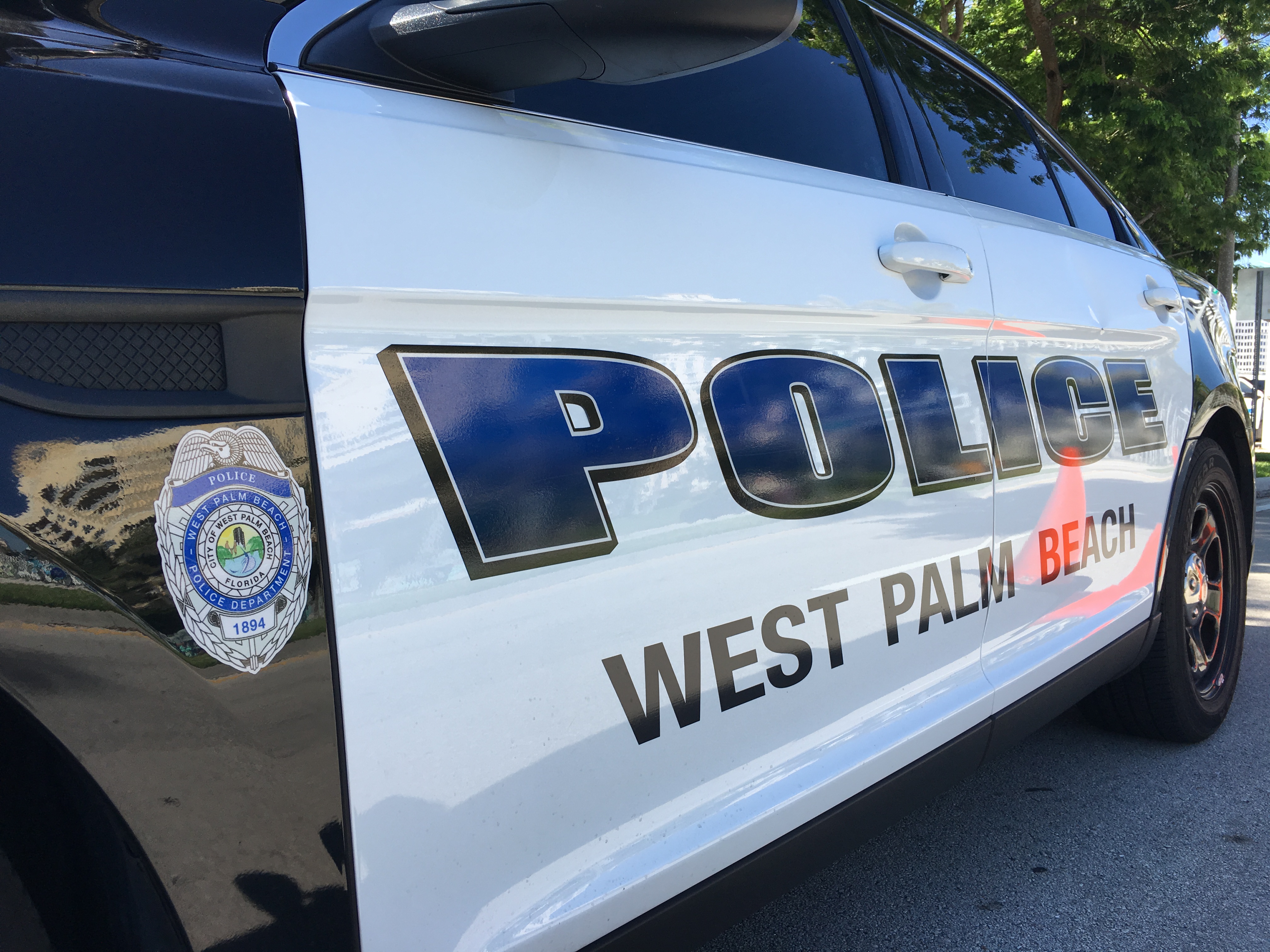 Officer Guerrero Palm Beach - 9ngxlg5