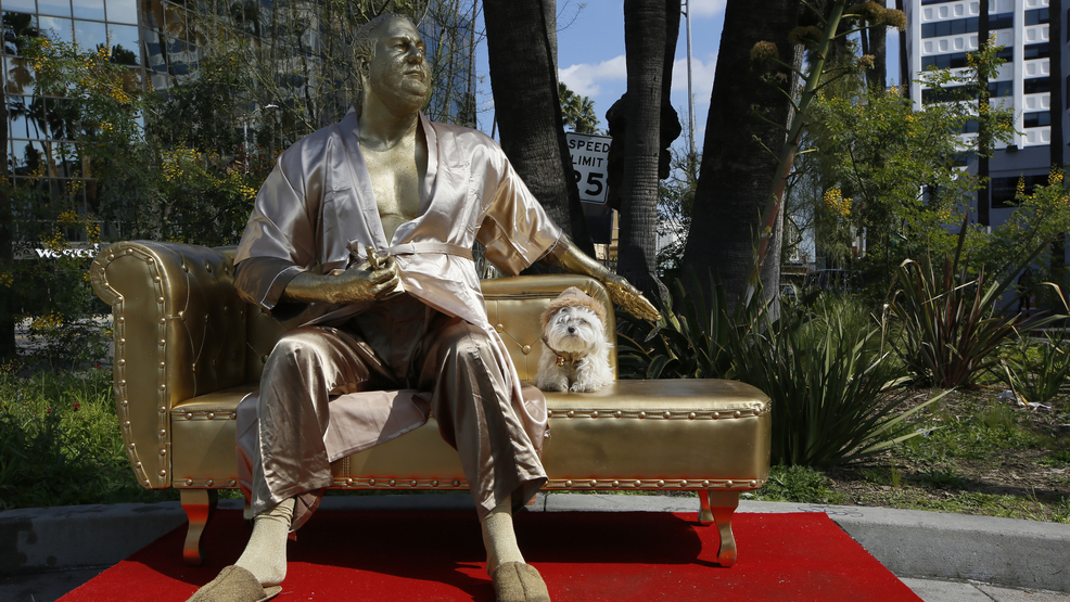 Harvey Weinstein Casting Couch Statue Debuts Pre Oscars Kutv