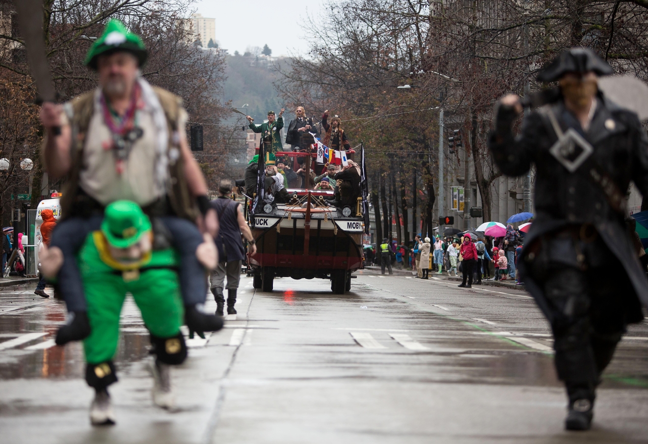 Photos Rain, Shmain! Crowds flock downtown to 2017 St. Patrick’s Day