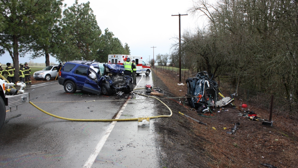 1 dead, 1 critical after headon crash in Benton County KVAL