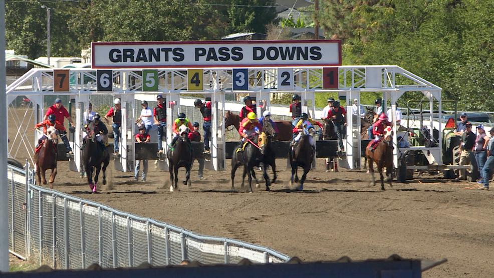 Race to the finish Grants Pass Downs horse races start KTVL