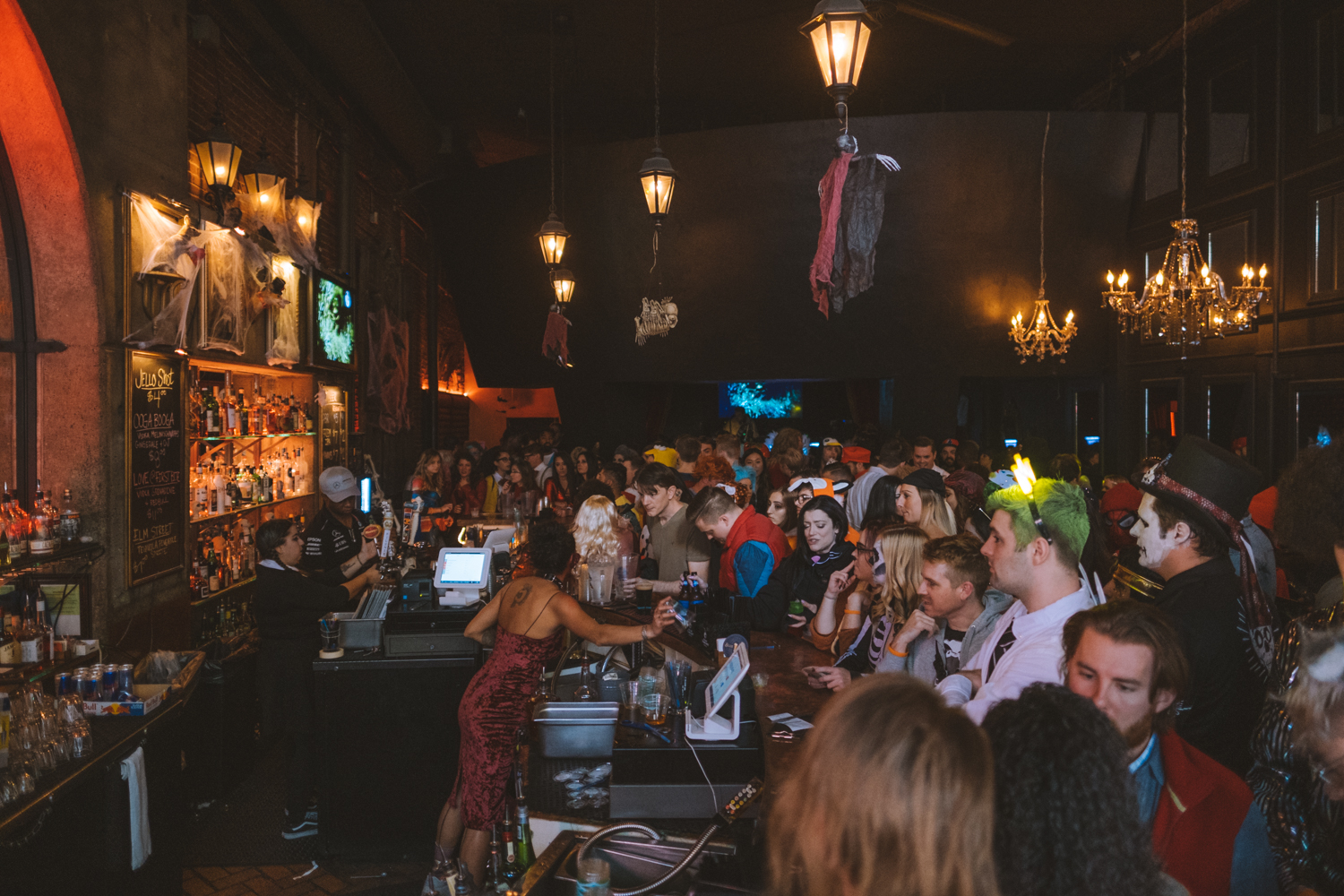 Photos Hundreds spook Seattle's streets during annual Halloween Pub