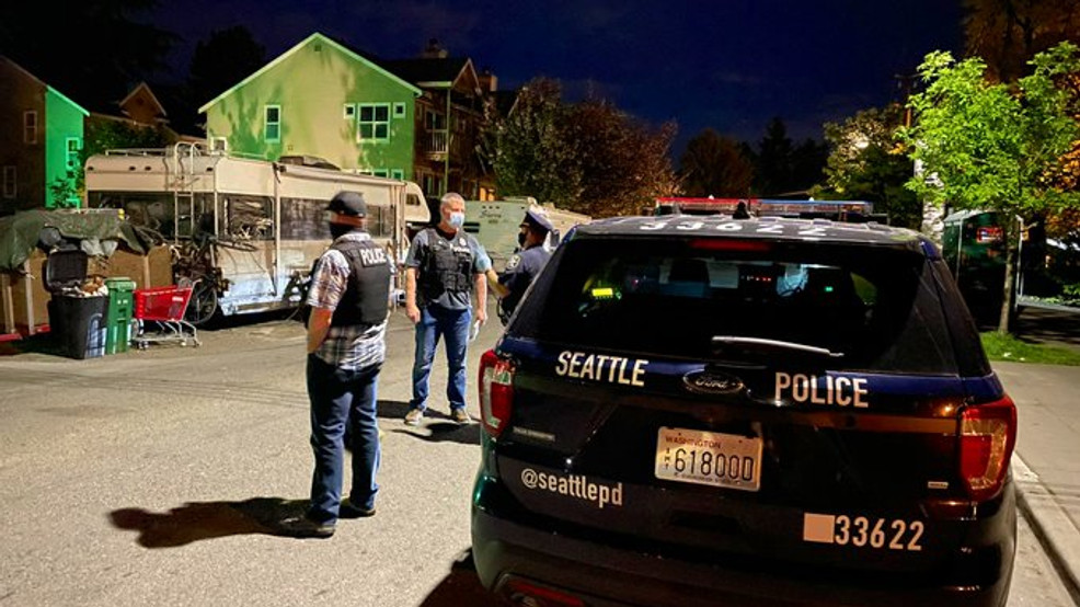 Seatte Police patrol car E0Mi0SbUcAUAmon.jpg