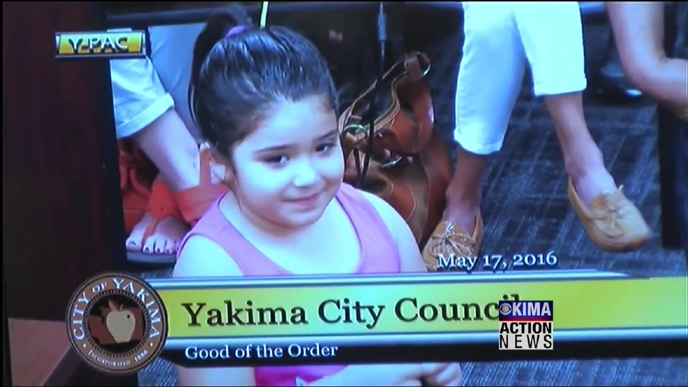 Yakima girl recognized for finding, returning lost wallet to city